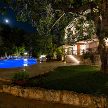 Esterni giardino con piscina